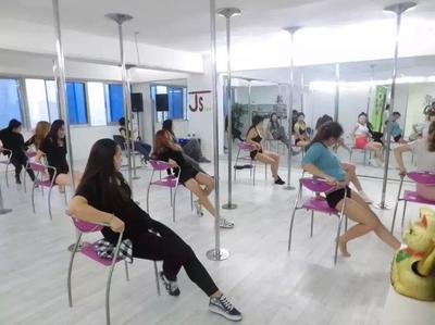 阿里鋼管舞 專業培訓的藝術與健身結合